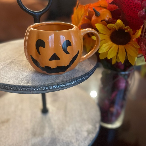 Mugs - Picture 3 of 9